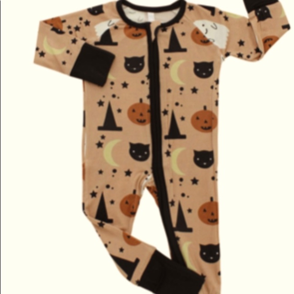 New with tags Emerson & friends Halloween baby pjs )